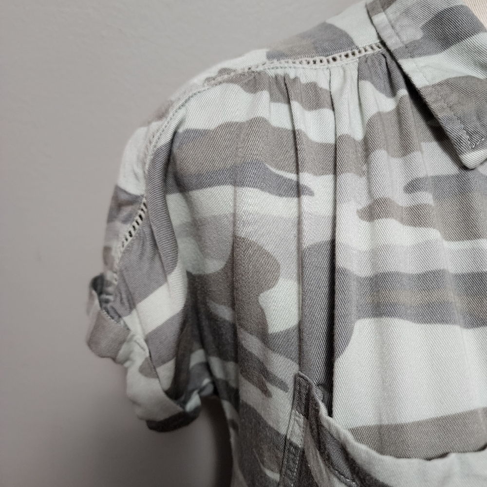 Maurices Camo Utility Button Down Size Small - image 4